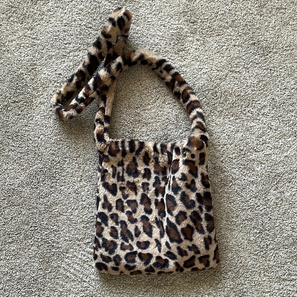 fuzzy leopard print cross body bag ! perfect condition; been used once :)